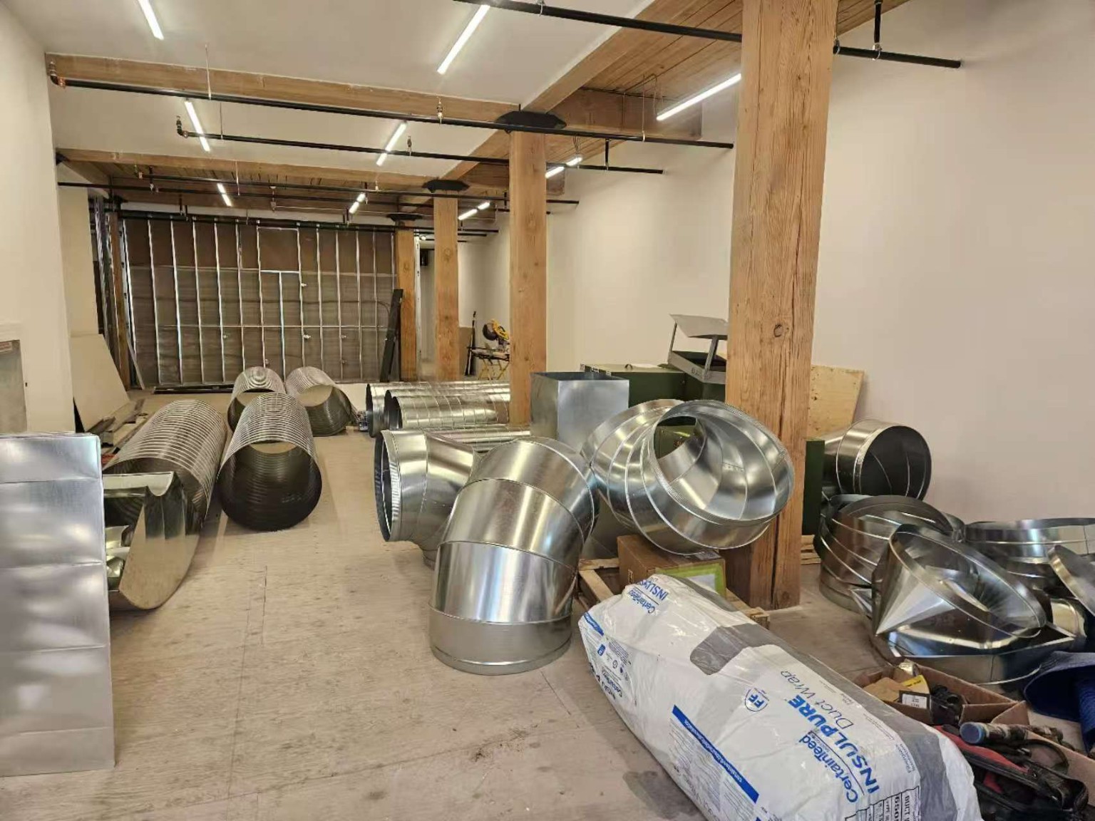 577 Yonge Street Unit 2A restaurant transformation - stage 4